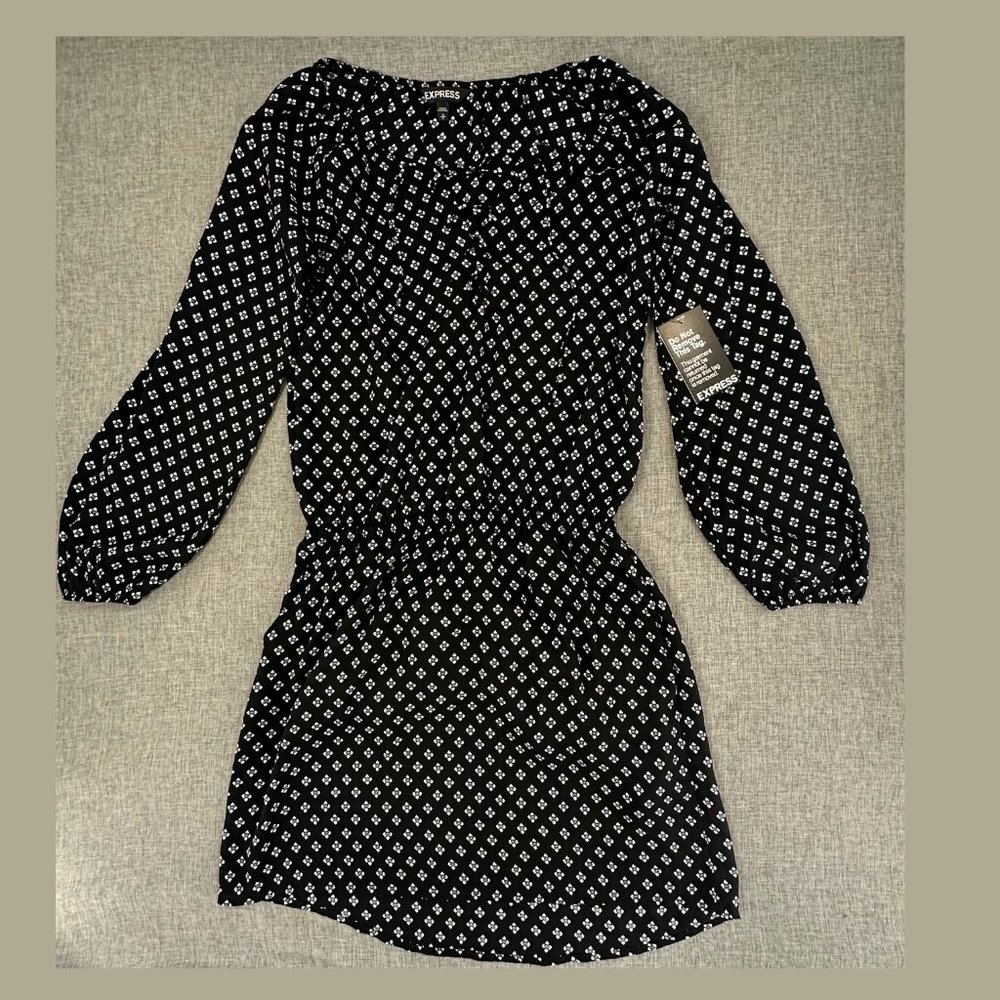 Brand New! Express Dress‎ Black & White Small Neckline Tie Elastic Waist Balloon